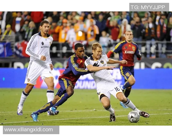 科罗急流与皇家盐湖的激烈对决展现足球魅力与战术智慧的精彩较量